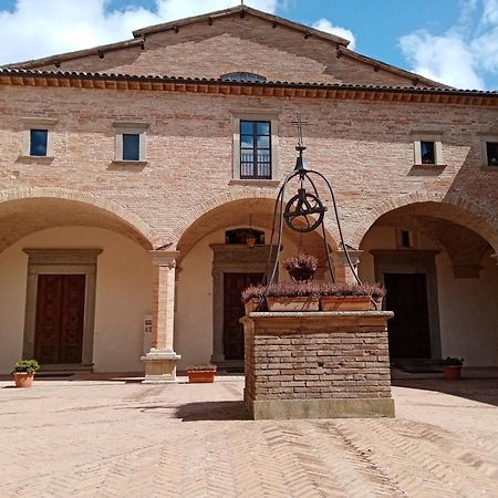 Apartamento La Dimora Di Pietra Gubbio Exterior foto