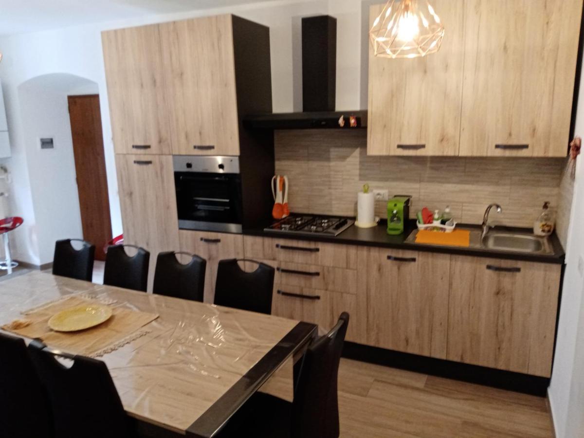 Apartamento La Dimora Di Pietra Gubbio Exterior foto