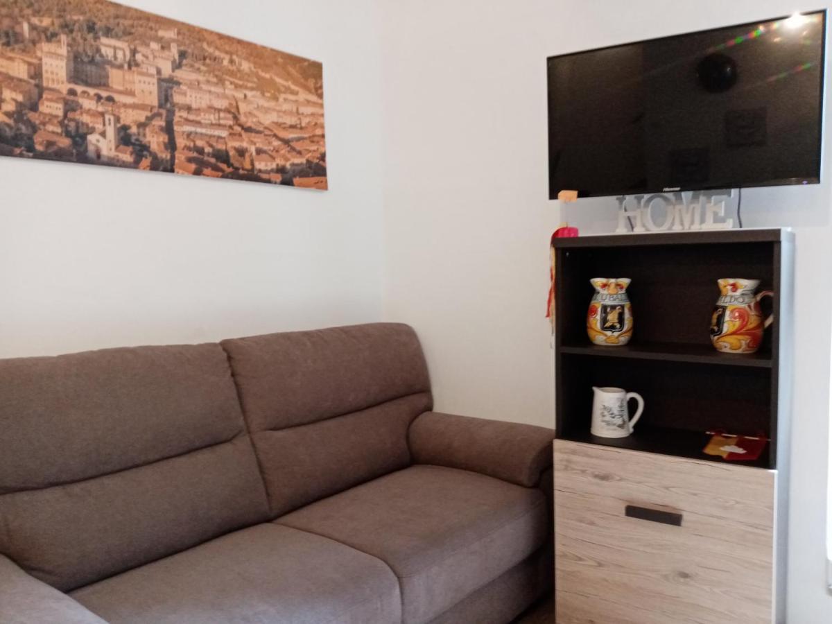 Apartamento La Dimora Di Pietra Gubbio Exterior foto