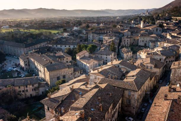 Apartamento La Dimora Di Pietra Gubbio Exterior foto