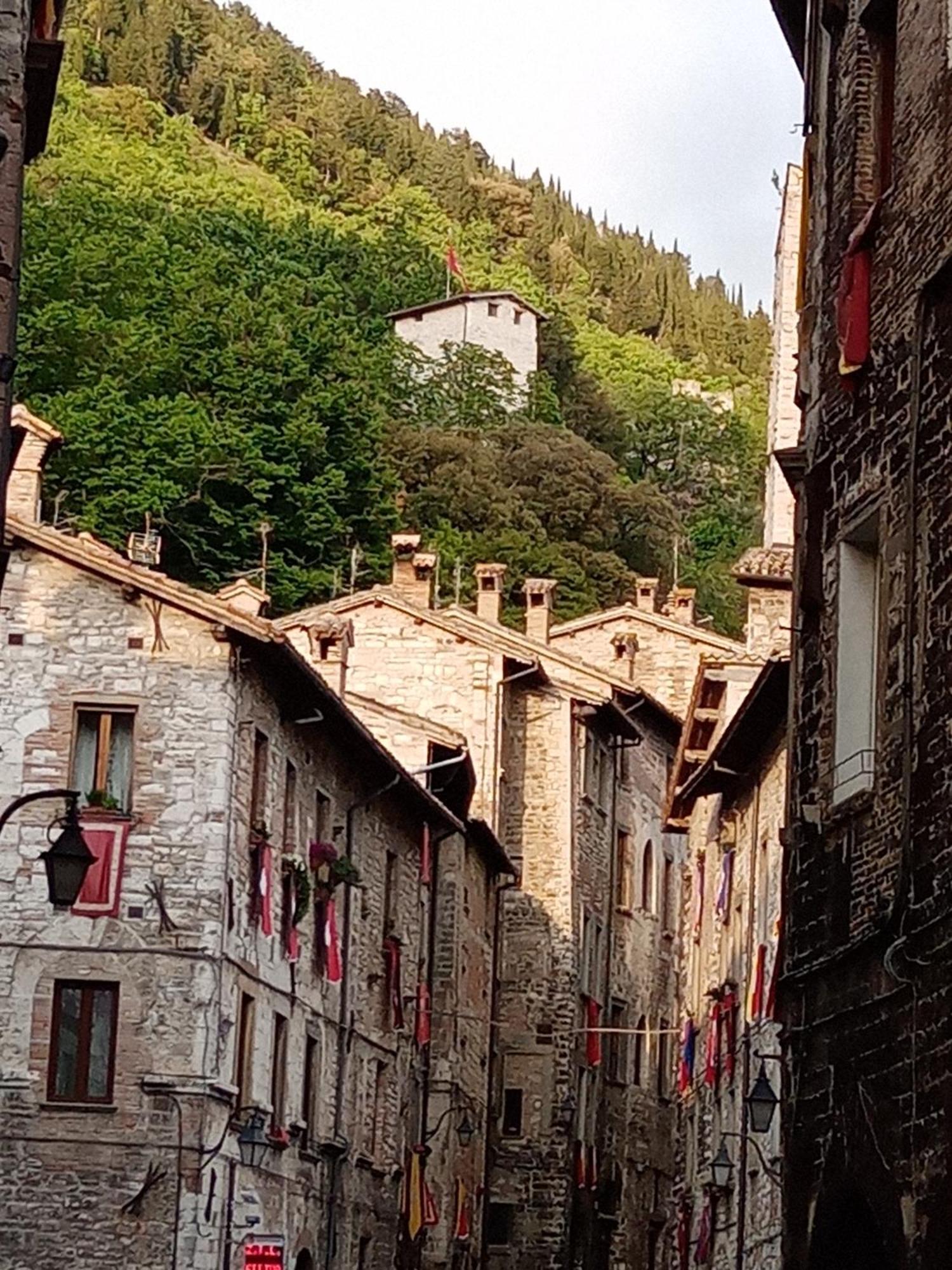 Apartamento La Dimora Di Pietra Gubbio Exterior foto