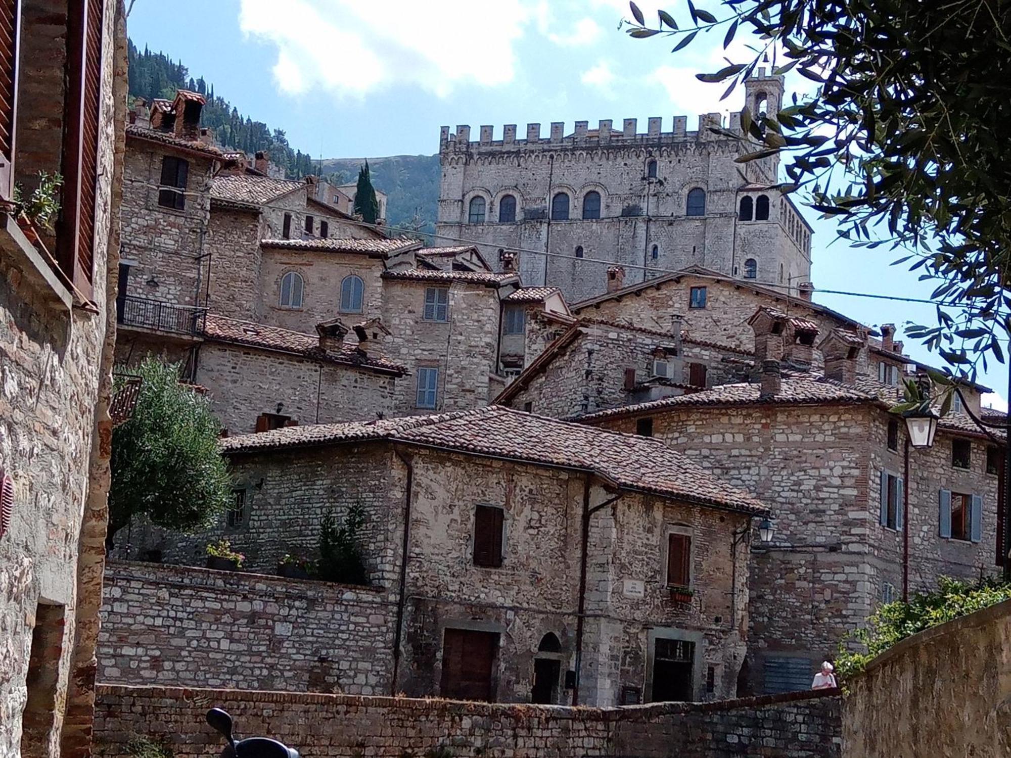 Apartamento La Dimora Di Pietra Gubbio Exterior foto