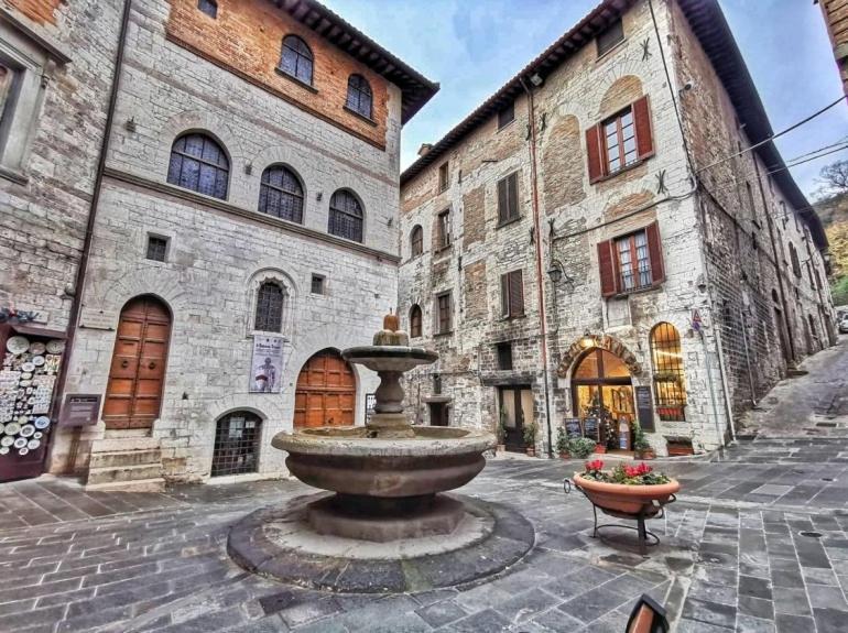 Apartamento La Dimora Di Pietra Gubbio Exterior foto