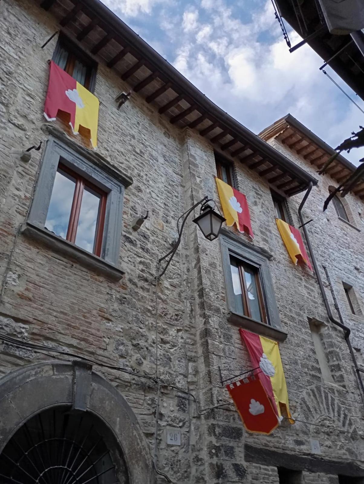 Apartamento La Dimora Di Pietra Gubbio Exterior foto